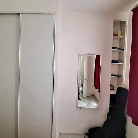 Charmant Appartement De 2 Pieces A Paris Paris
